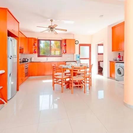 Βίλα Imagine Your Family Renting A Luxury Holiday Close To Protaras' Main Attractions, 1254 Πρωταράς